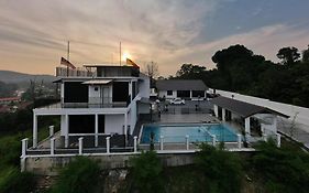 Jenderam Hill Villa